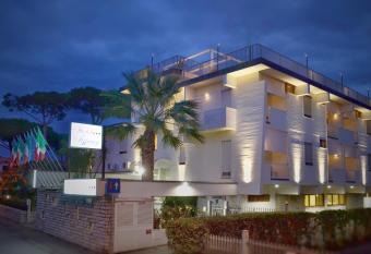 Hotel Tiffany allows 18 year olds to book a room