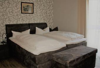 Hotel Sch  ne Aussicht allows 18 year olds to book a room