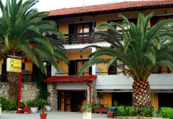 Finikas Apartments has Balcony rooms