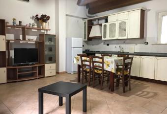 Elisabeth has Smoking rooms