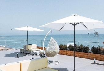 Klaster SeaView Hotel allows 18 year olds to book a room