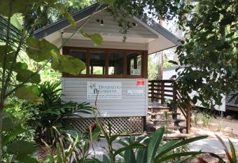 Dandaloo Gardens has Balcony rooms