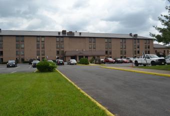 Town Inn & Suites South Plainfield-Piscataway has Smoking rooms