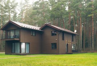   v  rin  iaus vila has Balcony rooms