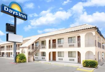 Days Inn by Wyndham Kingman East has Smoking rooms