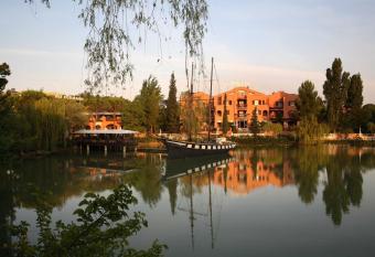 Hotel Villa Leri has Balcony rooms