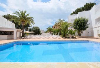 azuLine Hotel Palmanova Garden allows 18 year olds to book a room