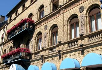 H  tel EUROPE allows 18 year olds to book a room