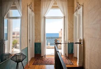 Hotel Ploes allows 18 year olds to book a room