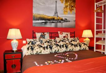 Apartahotel Rural CollaRubio Luxury allows 18 year olds to book a room