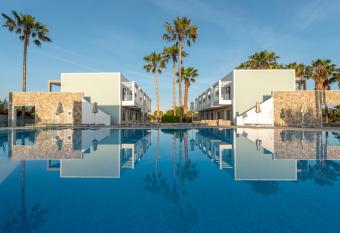 Apollon Windmill Boutique Hotel - Adults Only allows 18 year olds to book a room