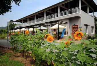 Sanssouci Kep has Balcony rooms