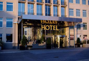 Best Western Plus Sthlm Bromma has Balcony rooms