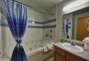 Frontier Suites Hotel in Juneau has rooms with a private hot tub