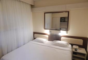 CHA Prime Curitiba allows 18 year olds to book a room