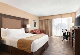 Ramada by Wyndham Belleville Harbourview Conference Centre has Balcony rooms