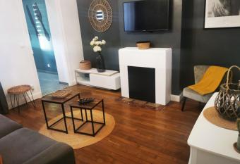 Le Cocon d Aurore has Balcony rooms