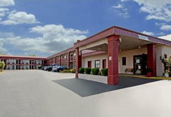 Rodeway Inn has Smoking rooms