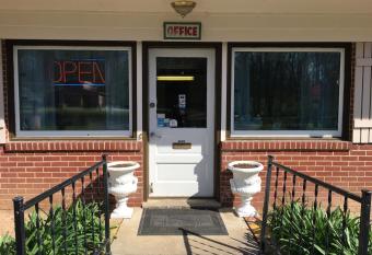 Red Carpet Inn ~ Gettysburg allows 18 year olds to book a room