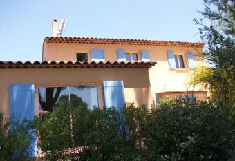 Les Chardons Bleus has Balcony rooms