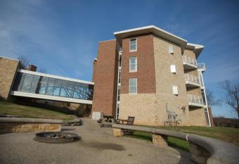 Clifty Inn has rooms with a private hot tub