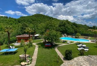 Villa Aresini allows 18 year olds to book a room