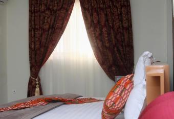 Exotic Palace Hotel allows 18 year olds to book a room