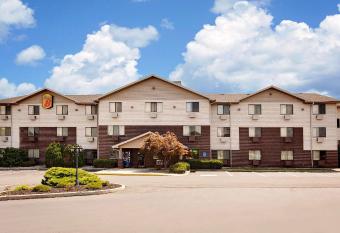 Super 8 by Wyndham Carlisle-South has Smoking rooms