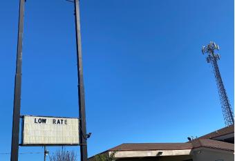 Best Inn has Smoking rooms