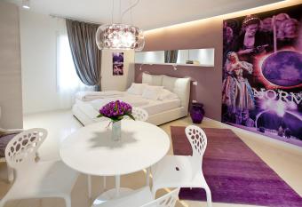 Opera Relais De Charme - Aparthotel allows 18 year olds to book a room