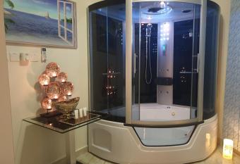 Muscat Royal Suites allows 18 year olds to book a room