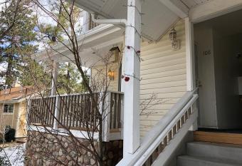 Giant Oaks Lodge has Balcony rooms