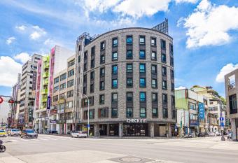 CHECK inn Taichung Ziyou allows 18 year olds to book a room