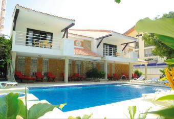 Santorini Villas Santa Marta allows 18 year olds to book a room