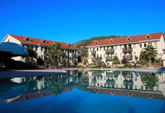 Hal  c   Hotel Resort & SPA allows 18 year olds to book a room