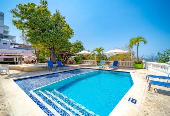 Santorini Villas del Mar Santa Marta allows 18 year olds to book a room