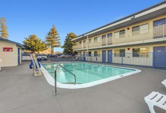Motel 6-Napa, CA allows 18 year olds to book a room