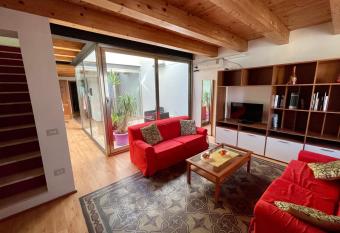 Domo Is Solus has Balcony rooms