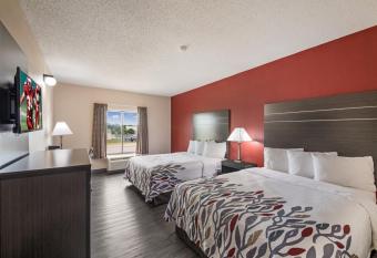 Red Roof Inn & Suites Austin East - Manor allows 18 year olds to book a room