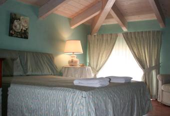 B&B Macchia d Olmo has Balcony rooms