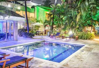 Hotel Santorini Express y Caba  as allows 18 year olds to book a room