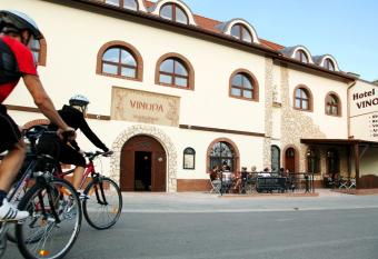 Hotel Vinopa allows 18 year olds to book a room