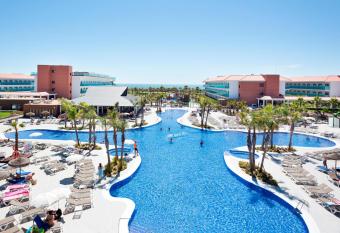 Hotel Best Costa Ballena allows 18 year olds to book a room