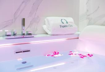 Palazzo Cini Luxury Rooms in Pisa has Balcony rooms