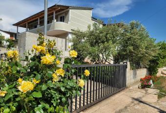 Spahiu Apartament has Balcony rooms