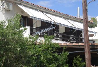 Salonikios has Balcony rooms