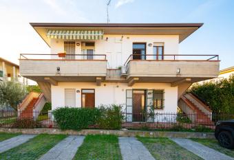 Il grappolo bilocale allows 18 year olds to book a room