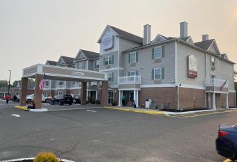 Homestead Lodge Apart Hotel allows 18 year olds to book a room