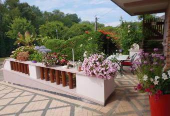 Au repos des remparts has Balcony rooms