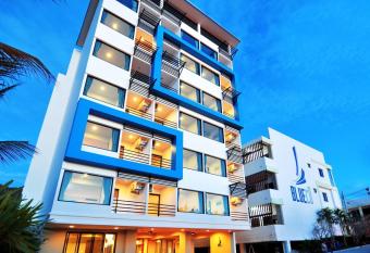 The BluEco Hotel SHA Plus has Smoking/Balcony rooms